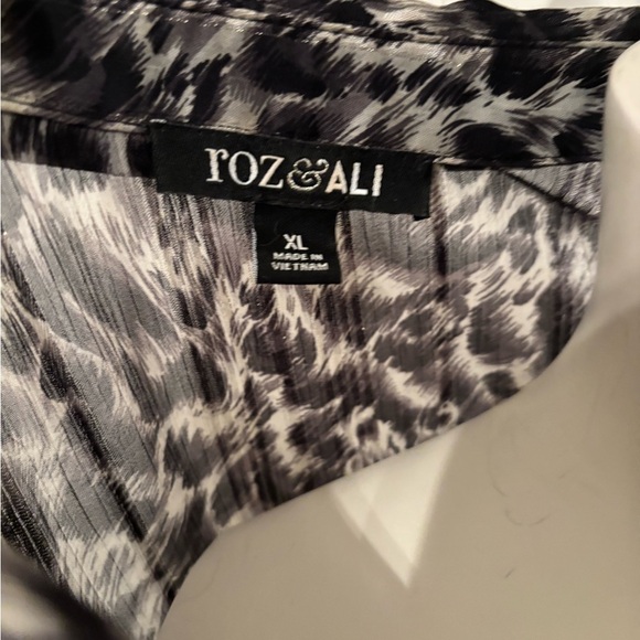 Roz & Ali semi sheer blouse 1X - Picture 4 of 7